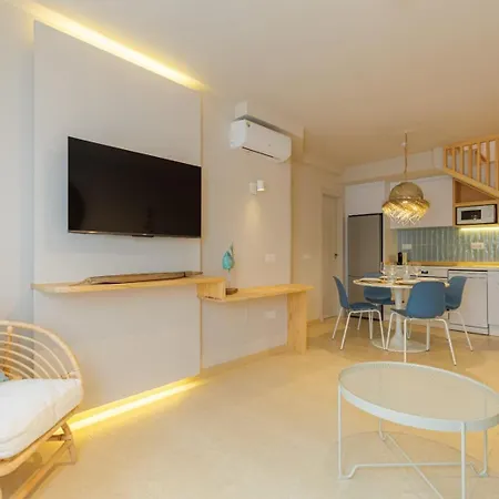 2 Delux Bedrooms Central&pool&beach דירה *